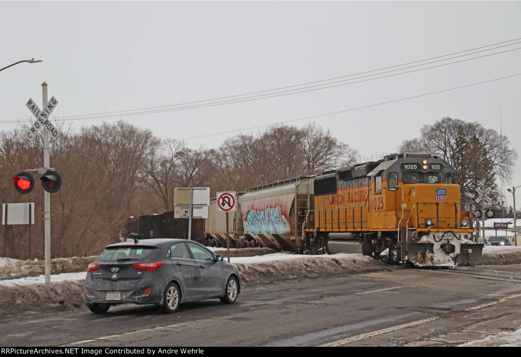 YJA65 in "push-pull" configuration crosses Blackhawk Boulevard